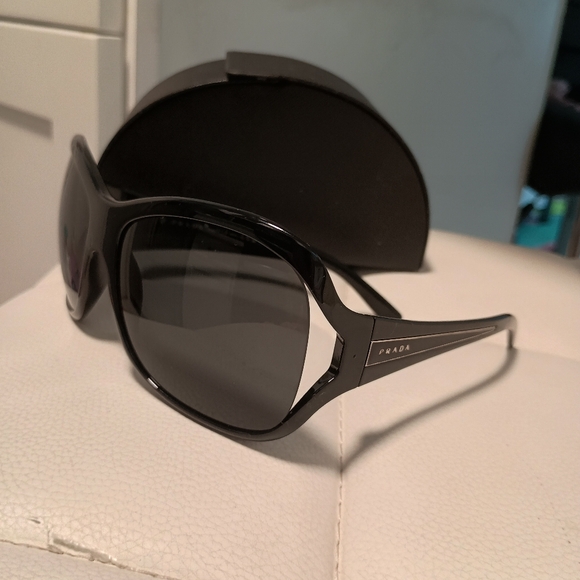 PradaPlastic Oversize Sunglasses Black - Picture 16 of 16